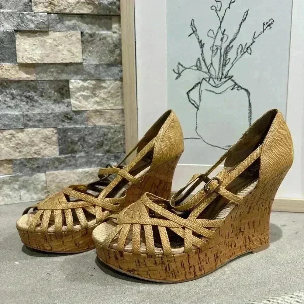Bakers Porsha beige man made strappy sandal cork platform wedges 6.5B‎